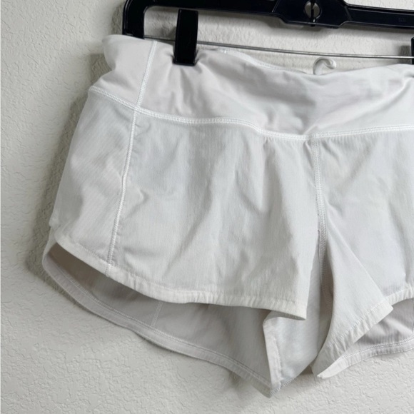 Lululemon Hotty Hot High Rise 2.5” Shorts White Size 8 Running Workout Gym - Picture 2 of 7